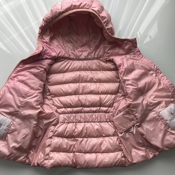Moncler girls pink jacket size 4 (has discoloration) - Picture 10 of 15